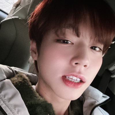 re's profile picture