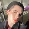 Profilbild von B -