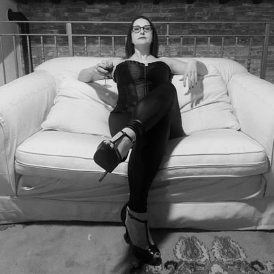 Lady S. 🖤's profile picture