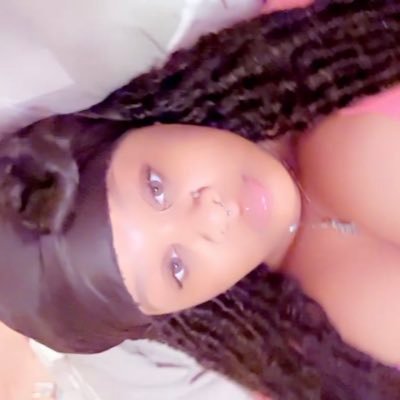 (:)'s profile picture