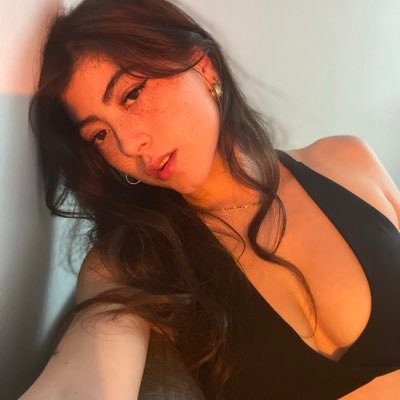 TheWildLatina🍒 (TTV)'s profile picture