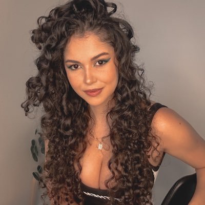 ladypaislee's profile picture