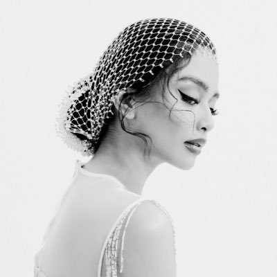 V's profile picture
