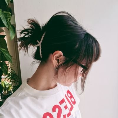 Varya 비's profile picture