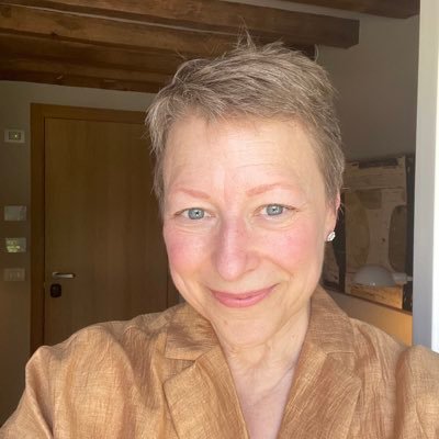 DebHarkness's profile picture