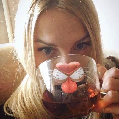 Девушка с кружкой (неудачный закос под Навку)'s profile picture