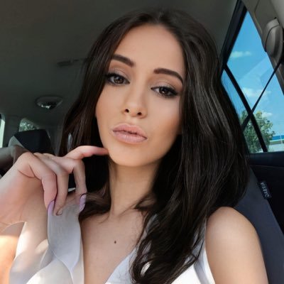 @Surányi Viktória's profile picture