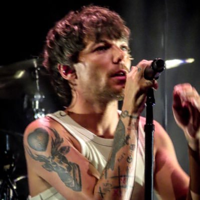 shaggy-haired musicians stan 🦋's profile picture