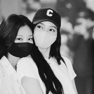 jenlisa ☾'s profile picture