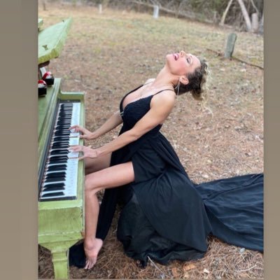 CrisieIsbell's profile picture