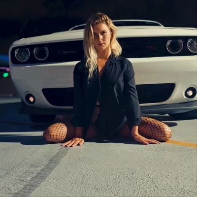 Queen Bee | Findom 🖤's profile picture