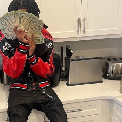 famousuave's profile picture