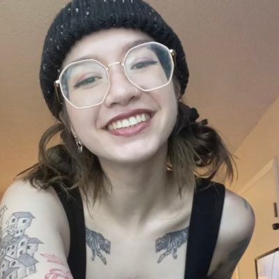 aimee makes earrings •'s profile picture