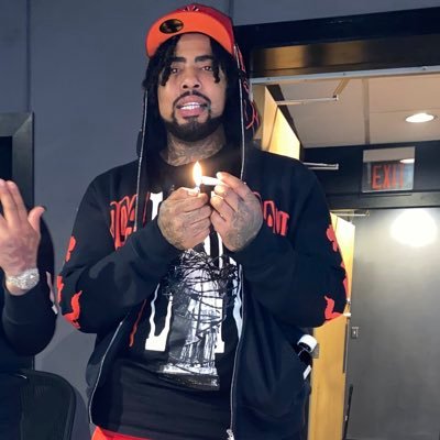 Tee War's profile picture