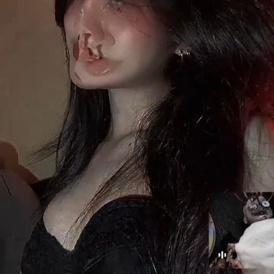 ♰'s profile picture