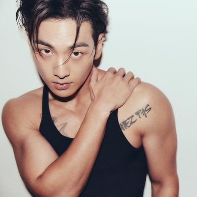 J🐯's profile picture