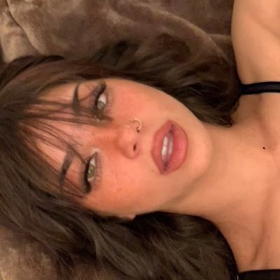 نیکی's profile picture