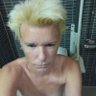 sari brofelt profil fotoğrafı