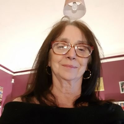 BusyBee 🏴💚🌻's profile picture