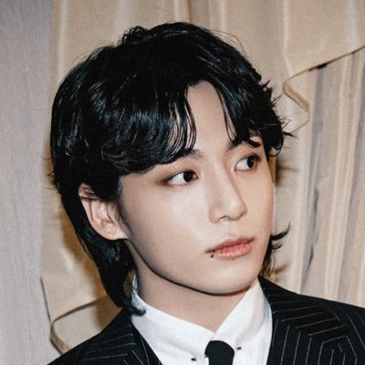 ⍨'s profile picture