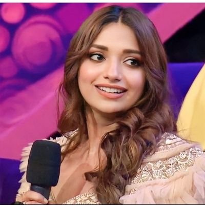 Aamnasharif67's profile picture