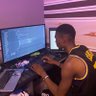 Profilbild von Charles 👨🏾‍💻