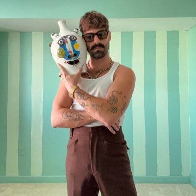 seanieviola's profile picture