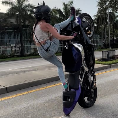RobynStunts's profile picture