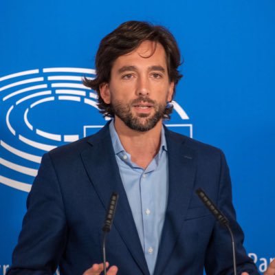 Adrián Vázquez Lázara 🇪🇦🇪🇺's profile picture