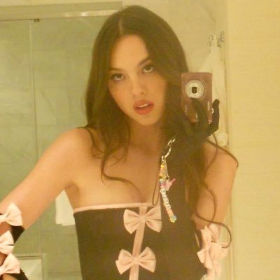 selenazrare's profile picture