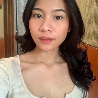 v's profile picture
