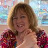 Julie Freeman 🌻's profile picture