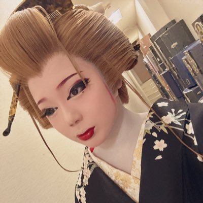 aQ0XDEtoLEMO5j7's profile picture
