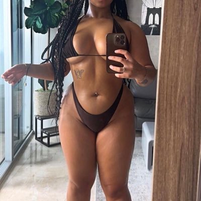 💜Princess & Cuckoldress RiRi🌹's profile picture