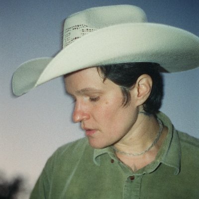 adrianne lenker's profile picture