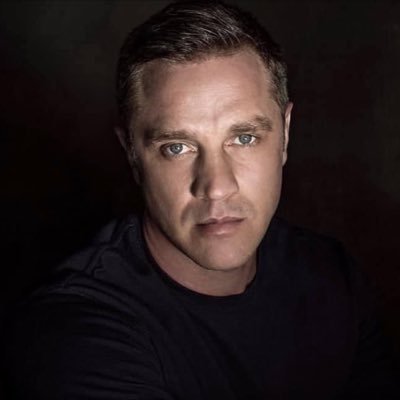 devon sawa's profile picture
