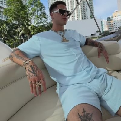 pack de famosos's profile picture