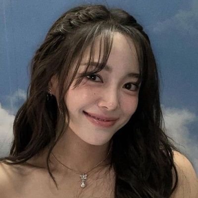 nessa 🦋🍜 VAI VER O BTS's profile picture