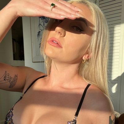 alexa's profile picture