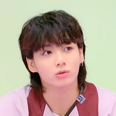 andi 🍭 IS SEEING BTS's profile picture