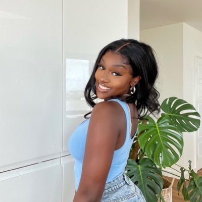 Amina's profile picture
