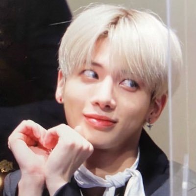hourly taehyun 🐈‍⬛'s profile picture