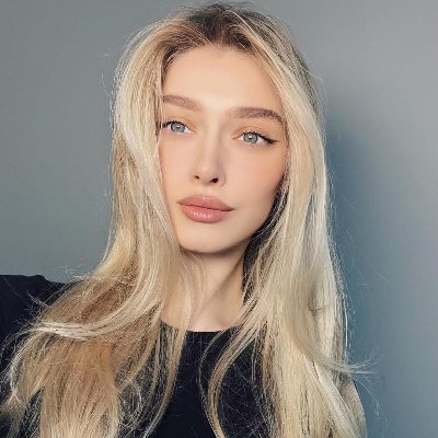الصحفية الروسية's profile picture