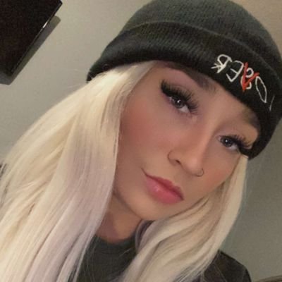 SnowbunnyBLONDE's profile picture