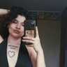 Alison con una ele profil fotoğrafı