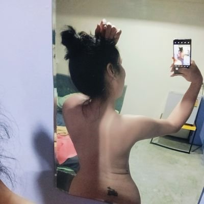 Two girls's profile picture