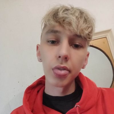 KinkyKacpi's profile picture