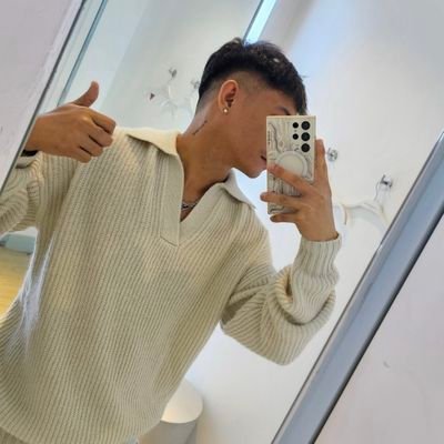 Y O L O's profile picture