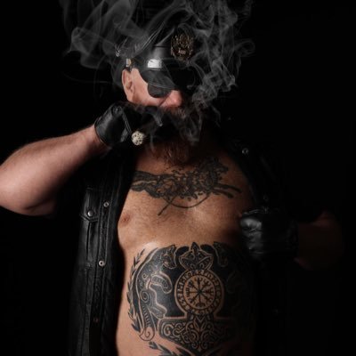 🦊ŦĦ€ ĐΔĐĐ¥ ŴƗŦĦ ŦĦ€ ₣ØЖ ŦΔŦŦØØŞ🦊's profile picture