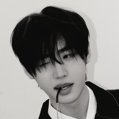 풀's profile picture